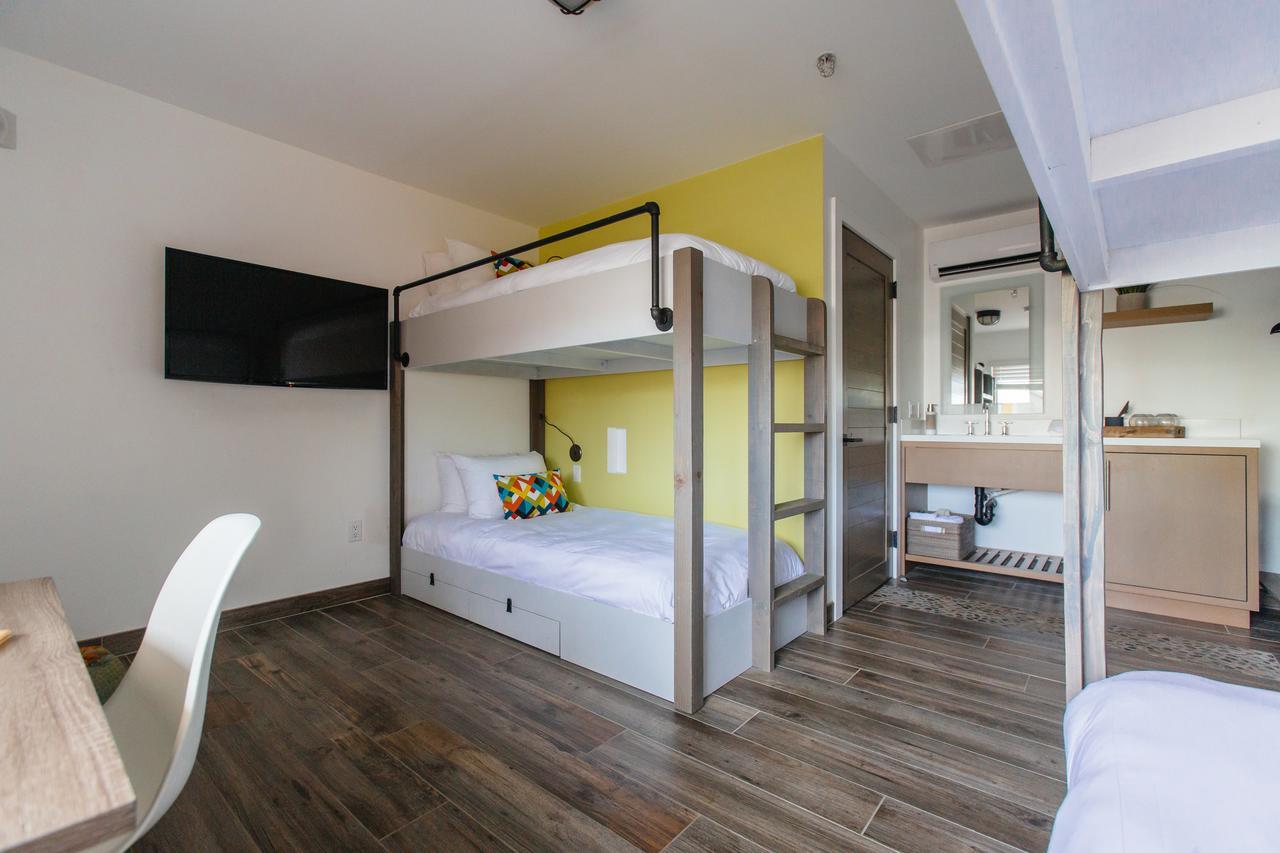 恩西尼塔斯 Surfhouse汽车旅馆 外观 照片
