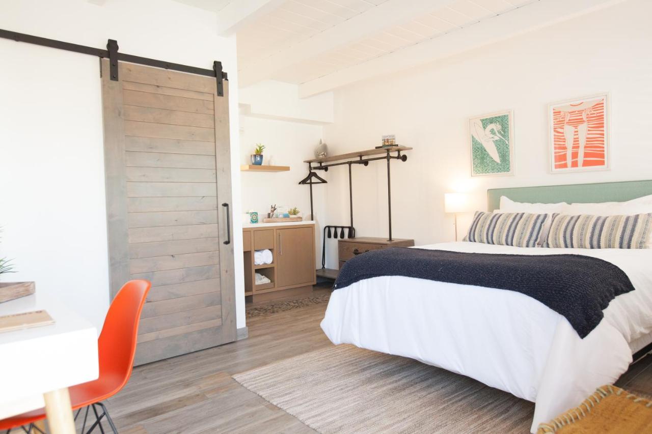 恩西尼塔斯 Surfhouse汽车旅馆 外观 照片